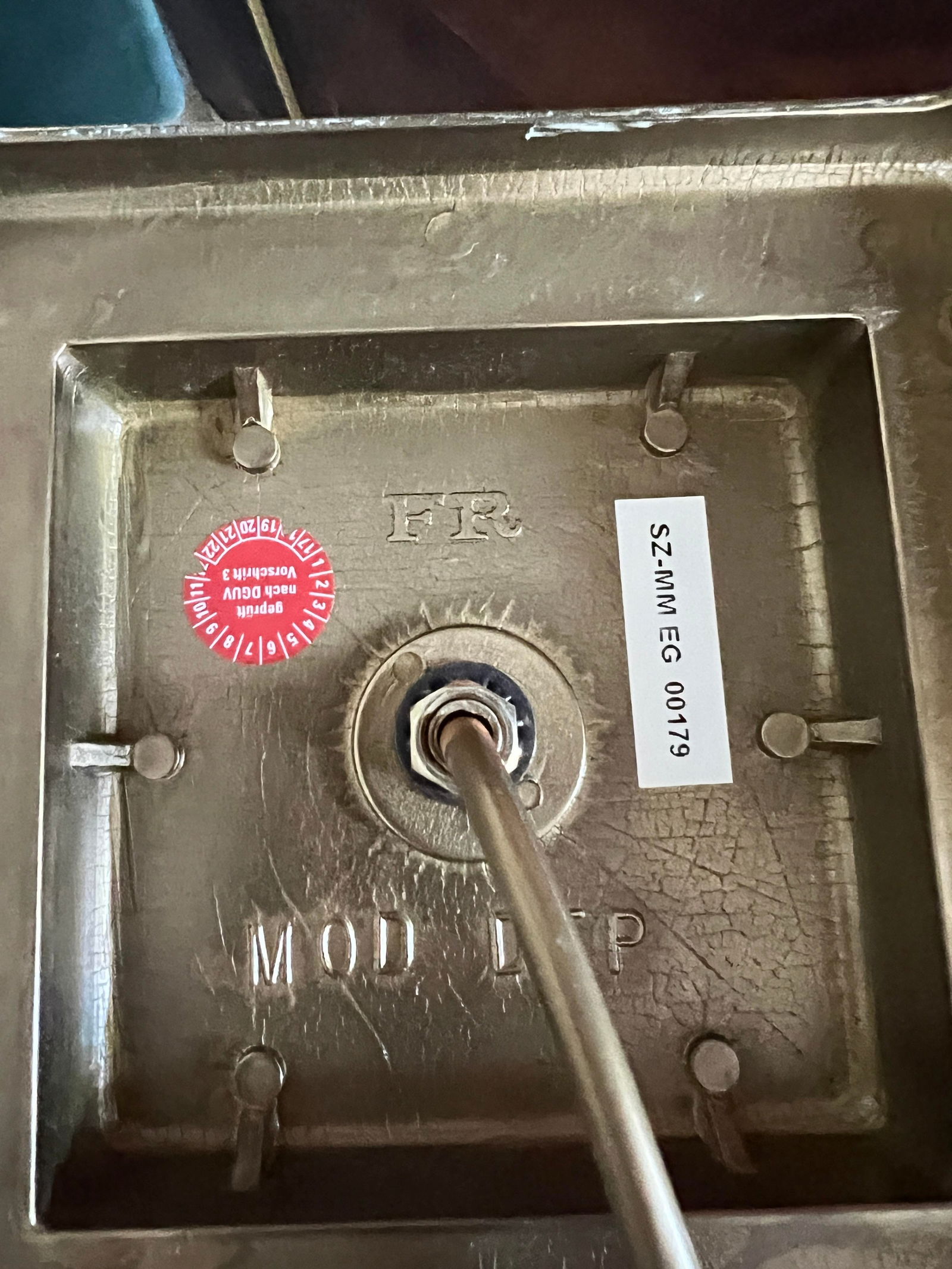 Mid-Century Modern Table Lamp in Brass - 6