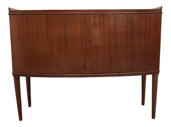 Short Sideboard from Vanzania, 1950s: Refined mahogany sideboard with a warm, intense reddish color, 1950s, designed by Vanzania, a renowned Italian company from the post-World War II period. Vanzania was a benchmark in 20th-century
