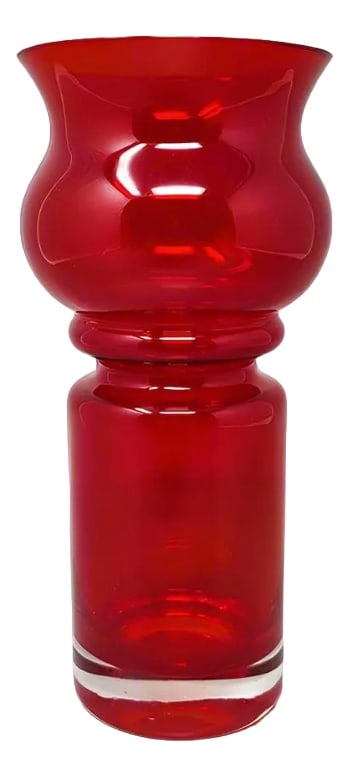 Tulip Vase from Riihimaki/Riihimaen Lasi Oy, 1970s: 1970s Astonishing red Tulppaani (#1513) by Tamara Aladin for Riihimaki/Riihimaen Lasi Oy. The item is in excellent condition. Made in Finland. This vase is a sculpture and is part of the history of