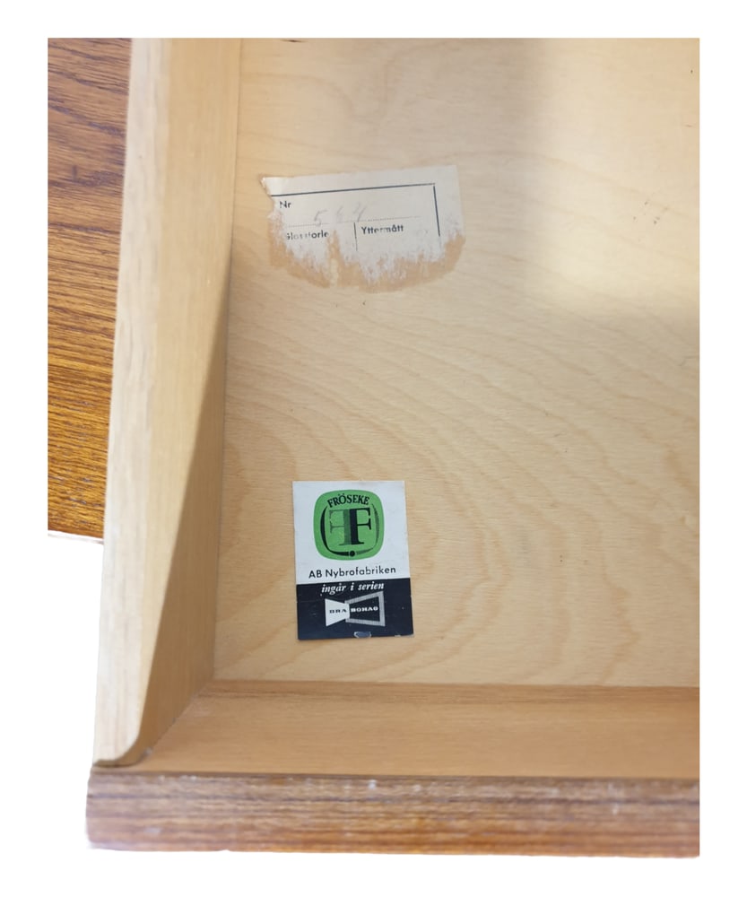 Small Cabinet with 3 Drawers - 8