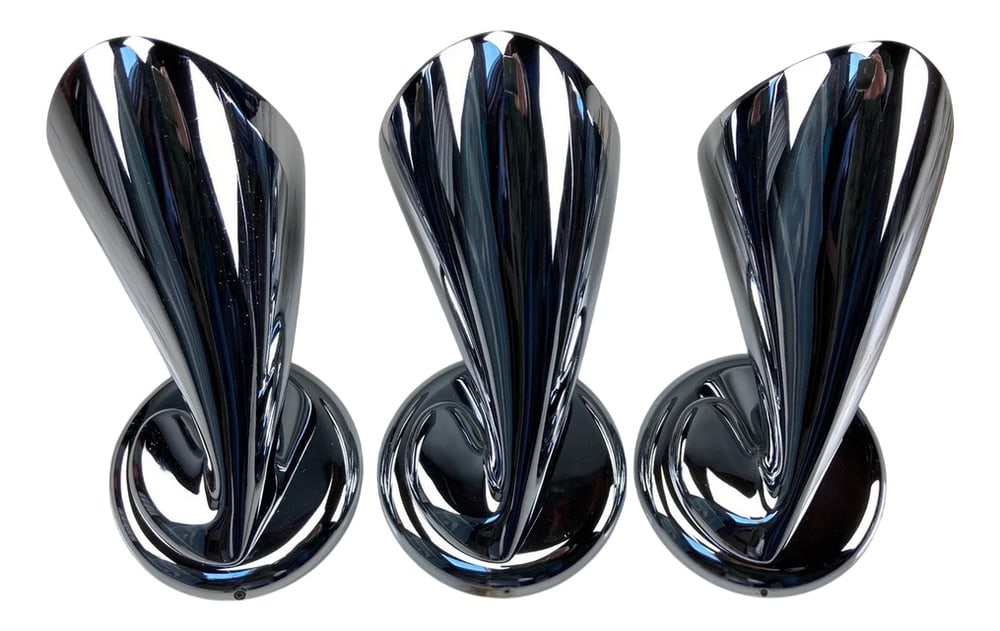 Vintage Wall Light by Jorge Pensi, 1980s: A sensational and unique wall light by prestigious designer Jorge Pensi, the purest Art Deco Post Modernist spirit, crafted in the legendary "B. Lux-Spain" ateliers.Artfully realized in Alu-Mag