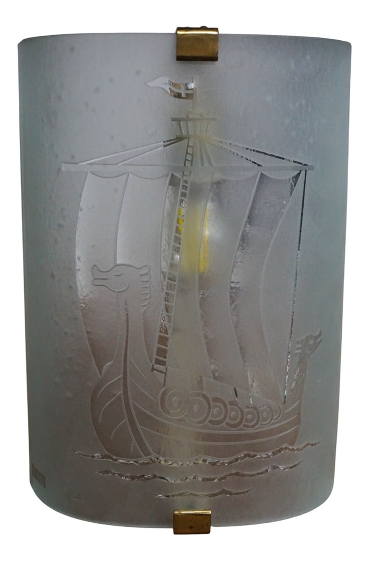 Wall Lamp by Erik Kinell for Glössner & Co., 1940s: This rare wall lamp by Glössner & Co. consists of an elegantly curved glass cylinder with a matte satin finish and a finely etched Viking ship motif, held in place by simple brass clips. The