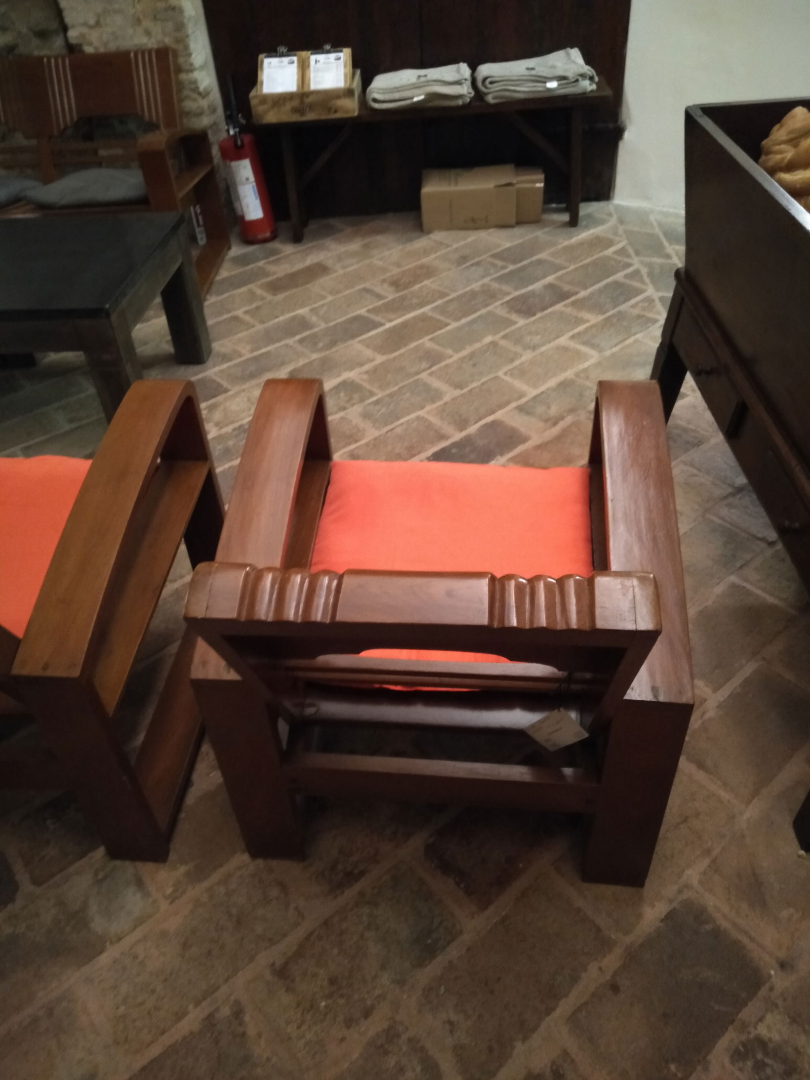 Chestnut & Vienna Straw Living Room Set, Set of 3 - 15