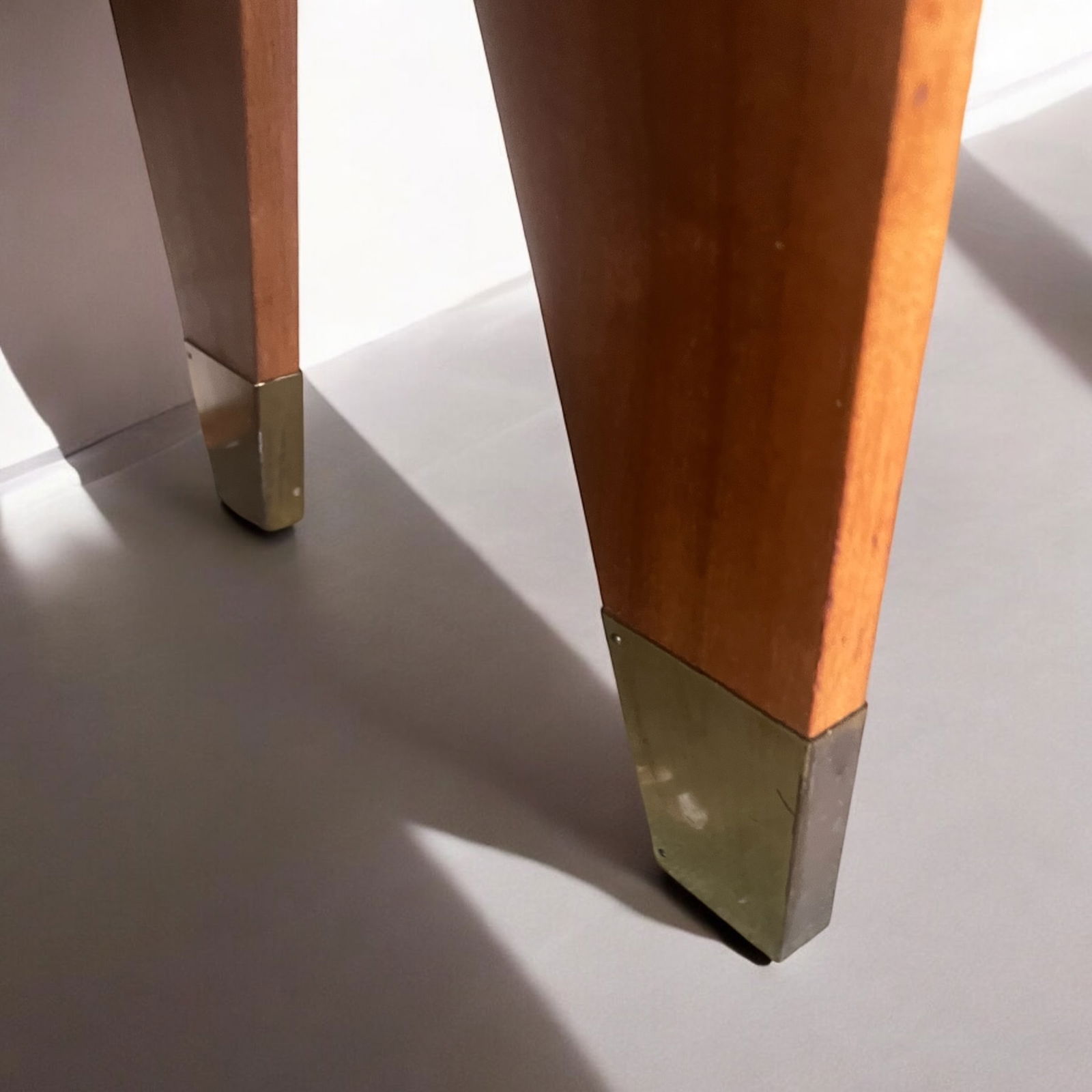 Vintage Tapered Bookcase with Brass Feet, 1950s - 7