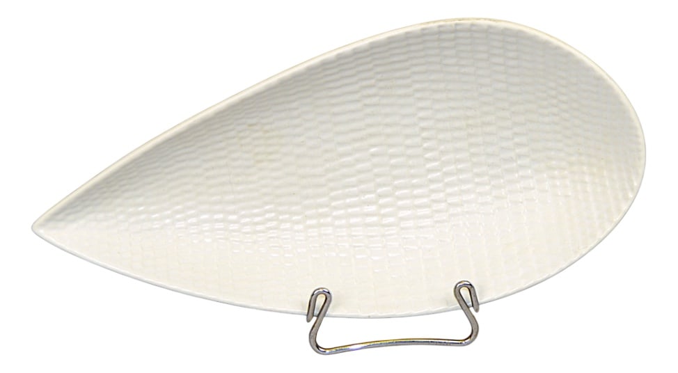 Dish by Stig Linderberg for Gustavberg, 1960s: Leaf-shaped dish , "Reptil" Stig Linderberg for Gustavberg with embossed design on the body, covered with a matte pale blue , matte glaze .50/60 te XX century Embossed signature Anchor and