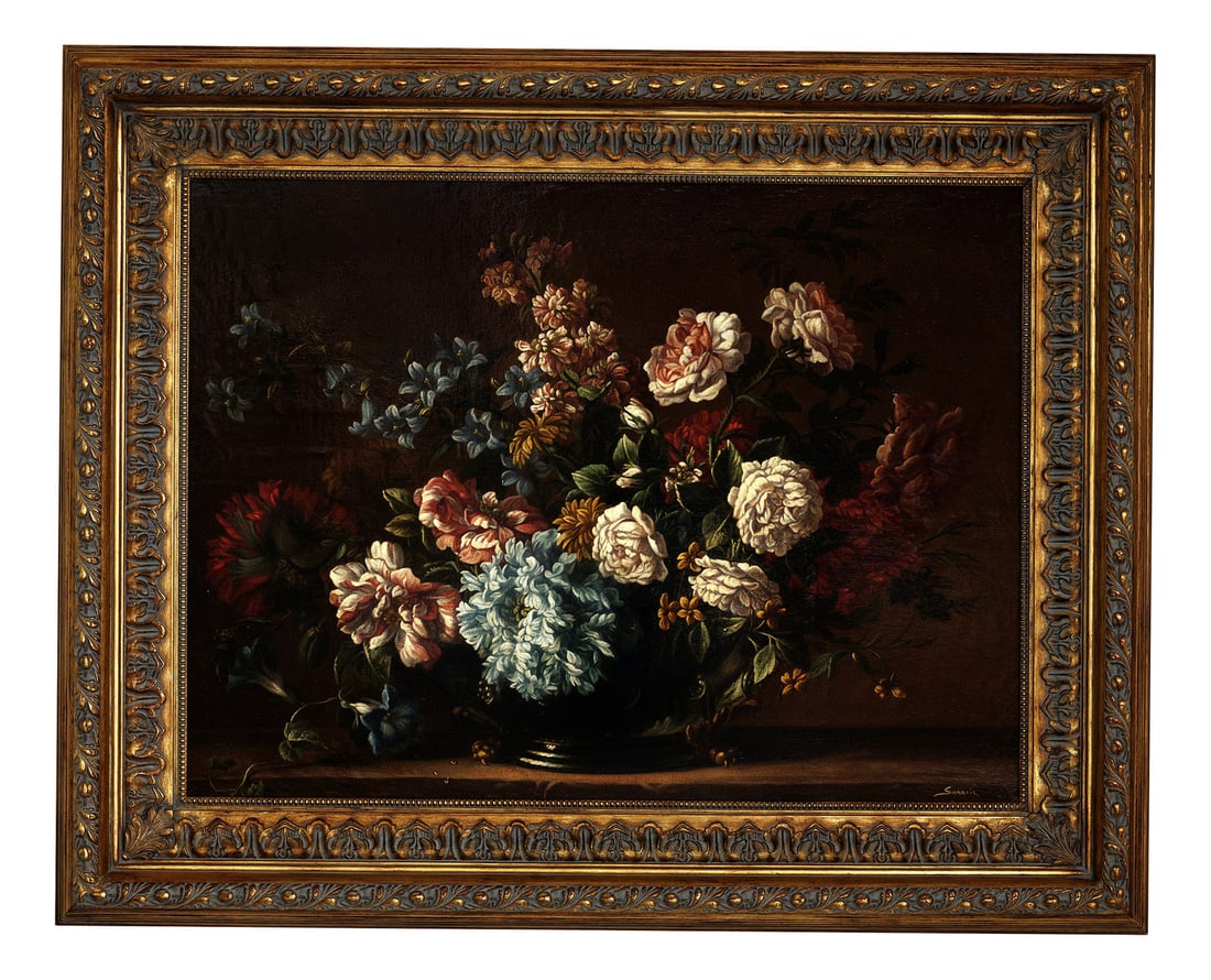 R. Suraci, Floral Still Life, 1980s, Oil on Canvas: This elegant vintage floral painting by Roberto Suraci is a one-of-a-kind oil on canvas from the 1980s, signed by the artist and presented in an exceptional hand-carved frame with gilded and pastel