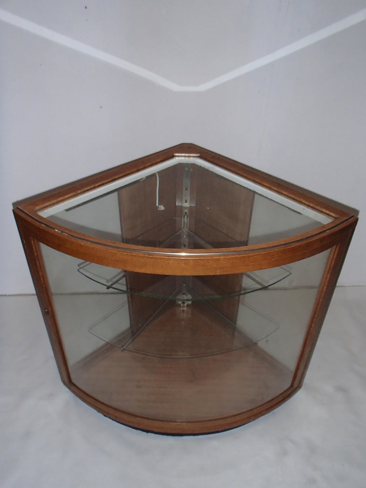 Bauhaus Corner Display Case - 14