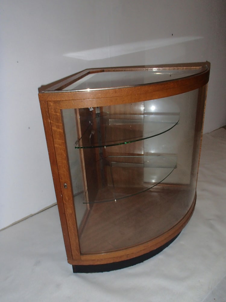 Bauhaus Corner Display Case - 17