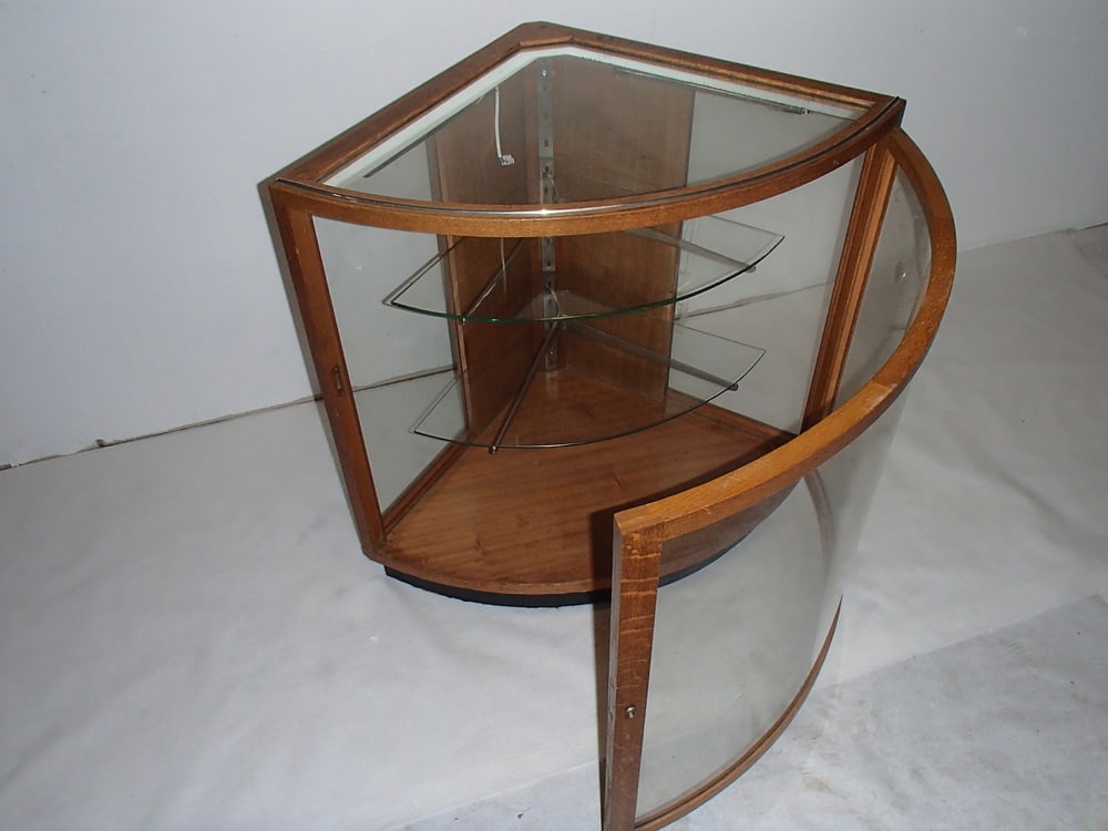 Bauhaus Corner Display Case - 3