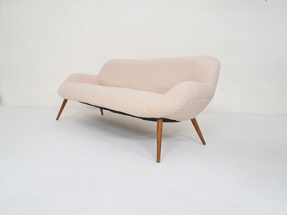 Scandinanvian Modern Sofa in Boucle, 1960s - 2