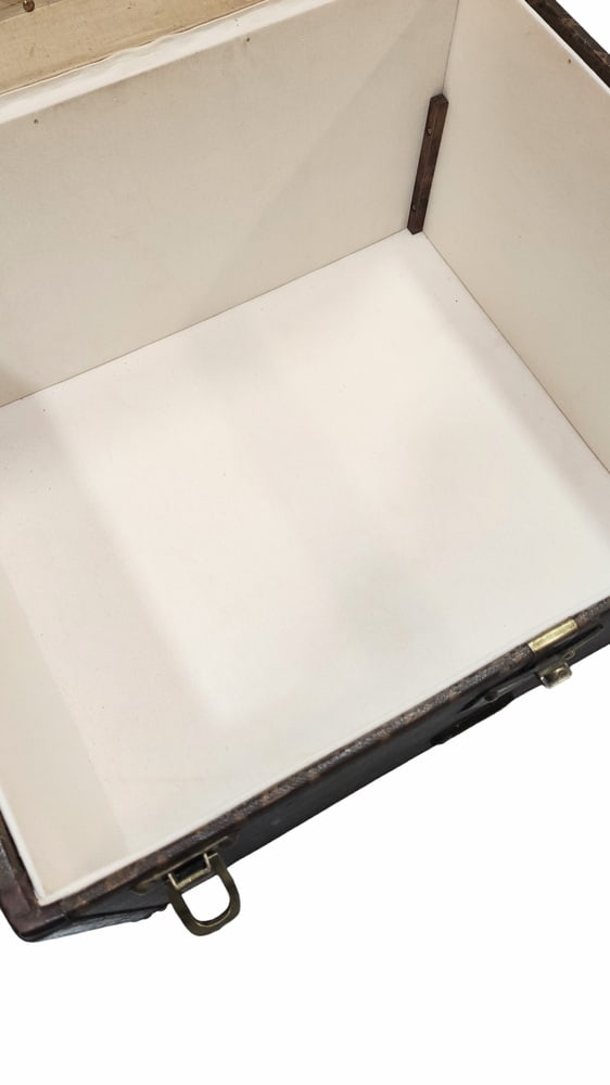 Antique Trunk from Louis Vuitton, 1905 - 7