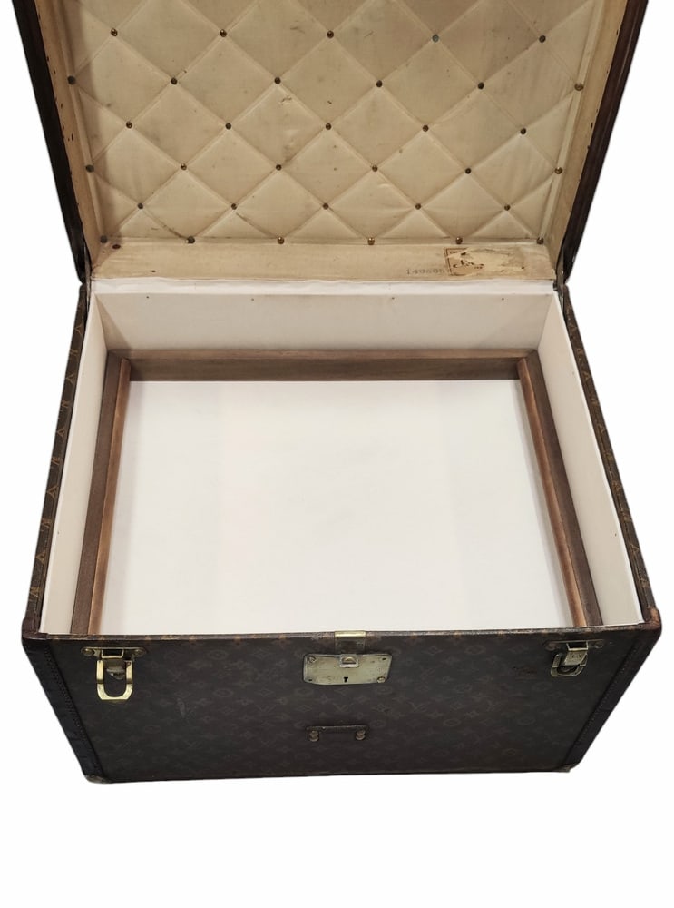 Antique Trunk from Louis Vuitton, 1905 - 8