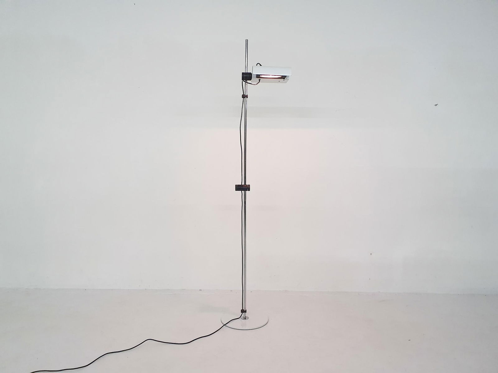 White Metal Floor Lamp, Italy, 1980s - 2