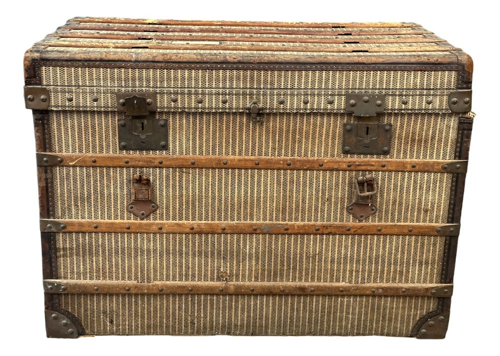 Ex. Pons. Albert Guyotville Suitcase (1 of 3)