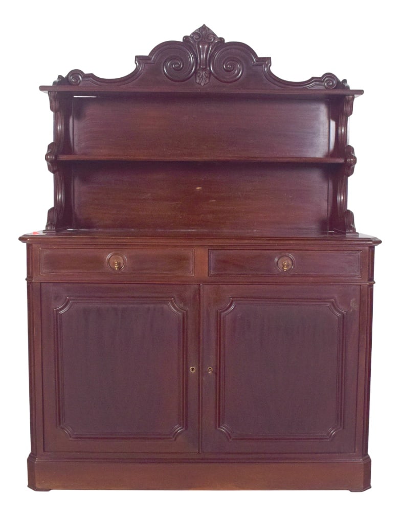 Antique English High Rise Sideboard: Tall sideboard. In dark wood, it has an imposing and classic presence, with features that evoke Victorian-inspired furniture. Its robust body is divided into two distinct parts, the lower one with two
