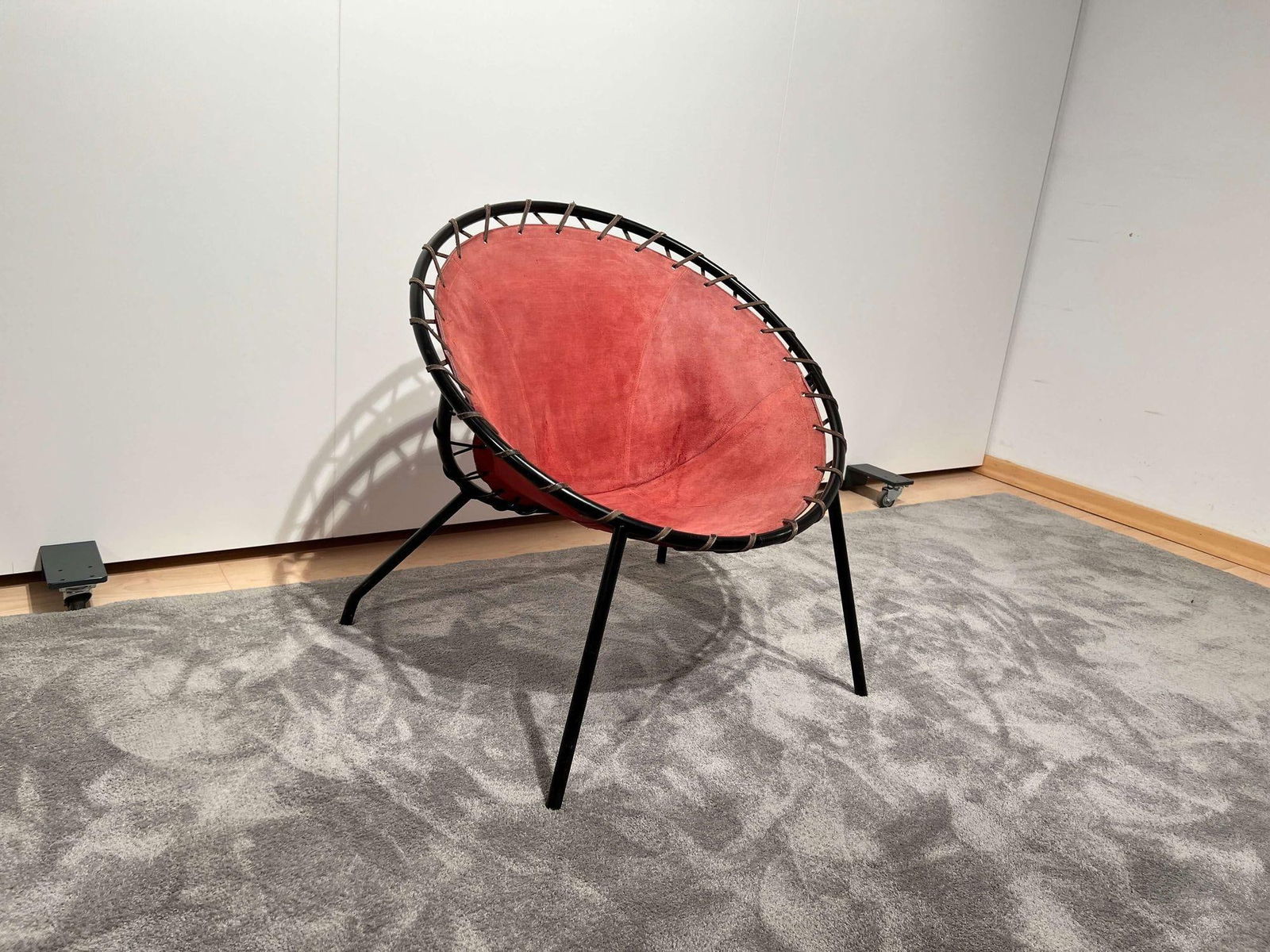 Balloon Lounge Chair in Red Suede & Metal by Hans Olsen - 5