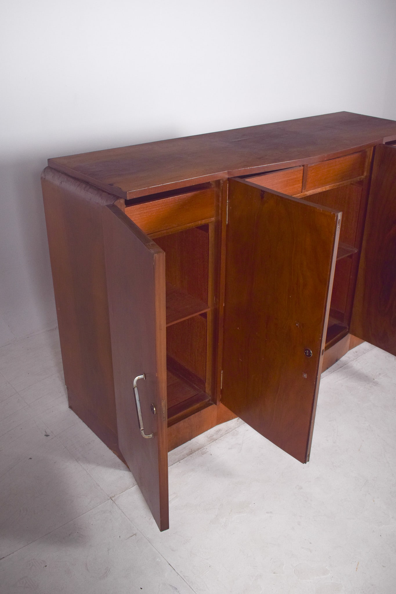 Vintage Portuguese Sideboard in Walnut, 1920 - 10