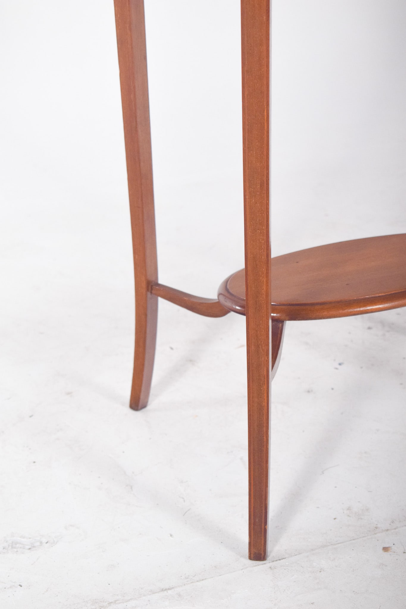 English Oval Coffee Table with Curved Legs, 1920s - 4