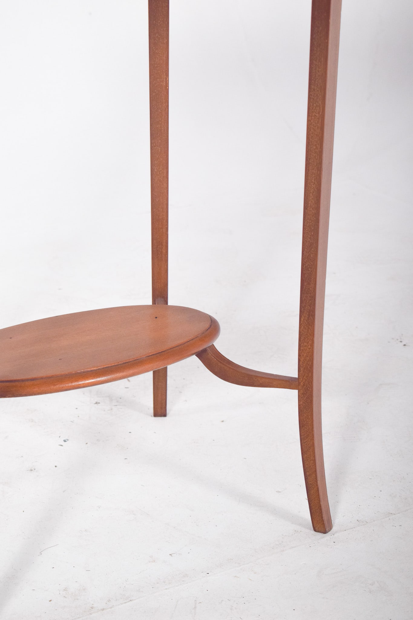 English Oval Coffee Table with Curved Legs, 1920s - 6