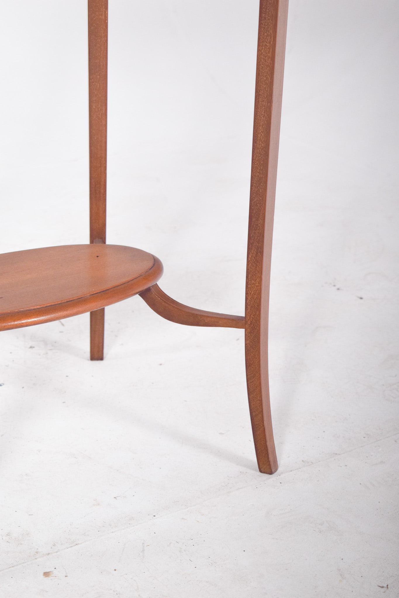English Oval Coffee Table with Curved Legs, 1920s - 7