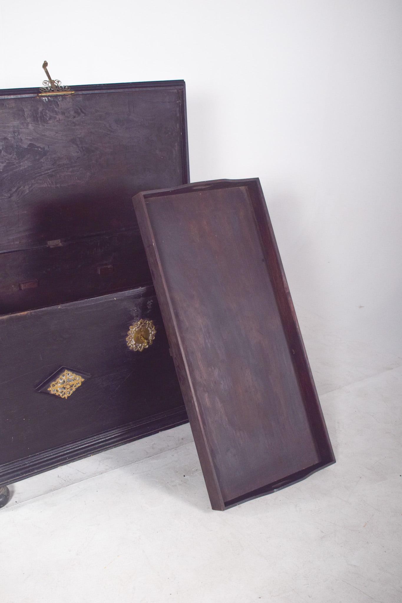 Antique Portuguese Chest with Tray, 1890s - 11