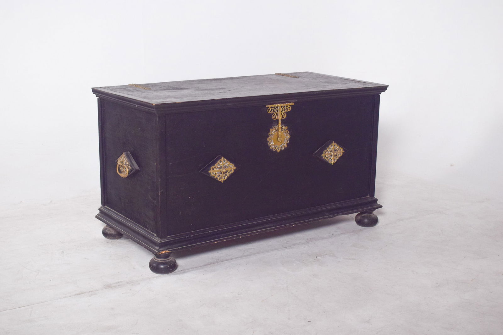 Antique Portuguese Chest with Tray, 1890s - 2