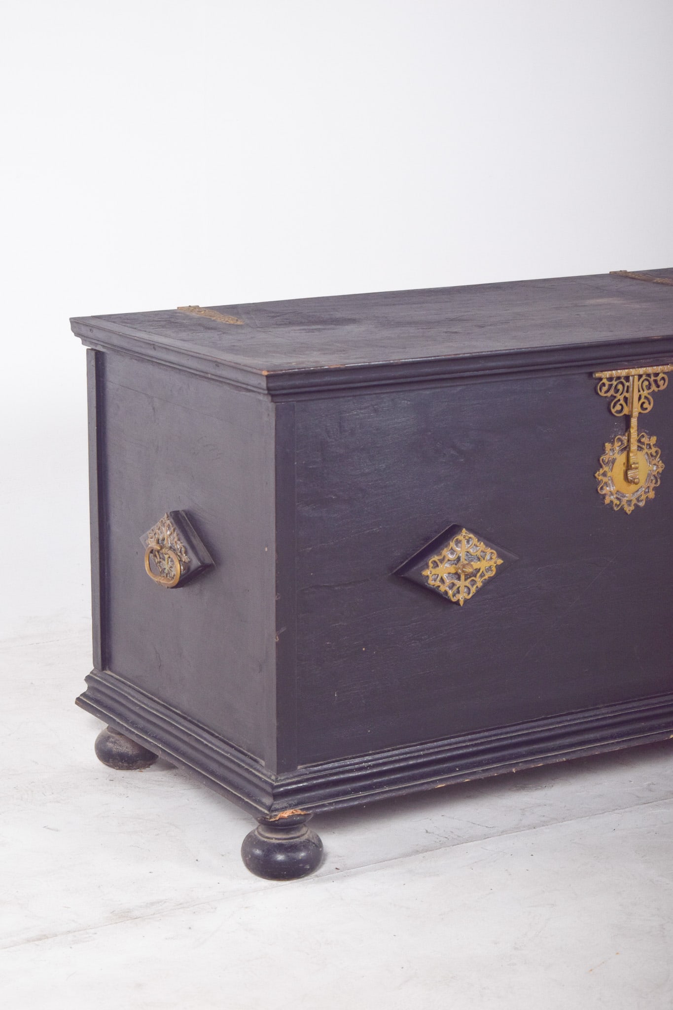 Antique Portuguese Chest with Tray, 1890s - 3