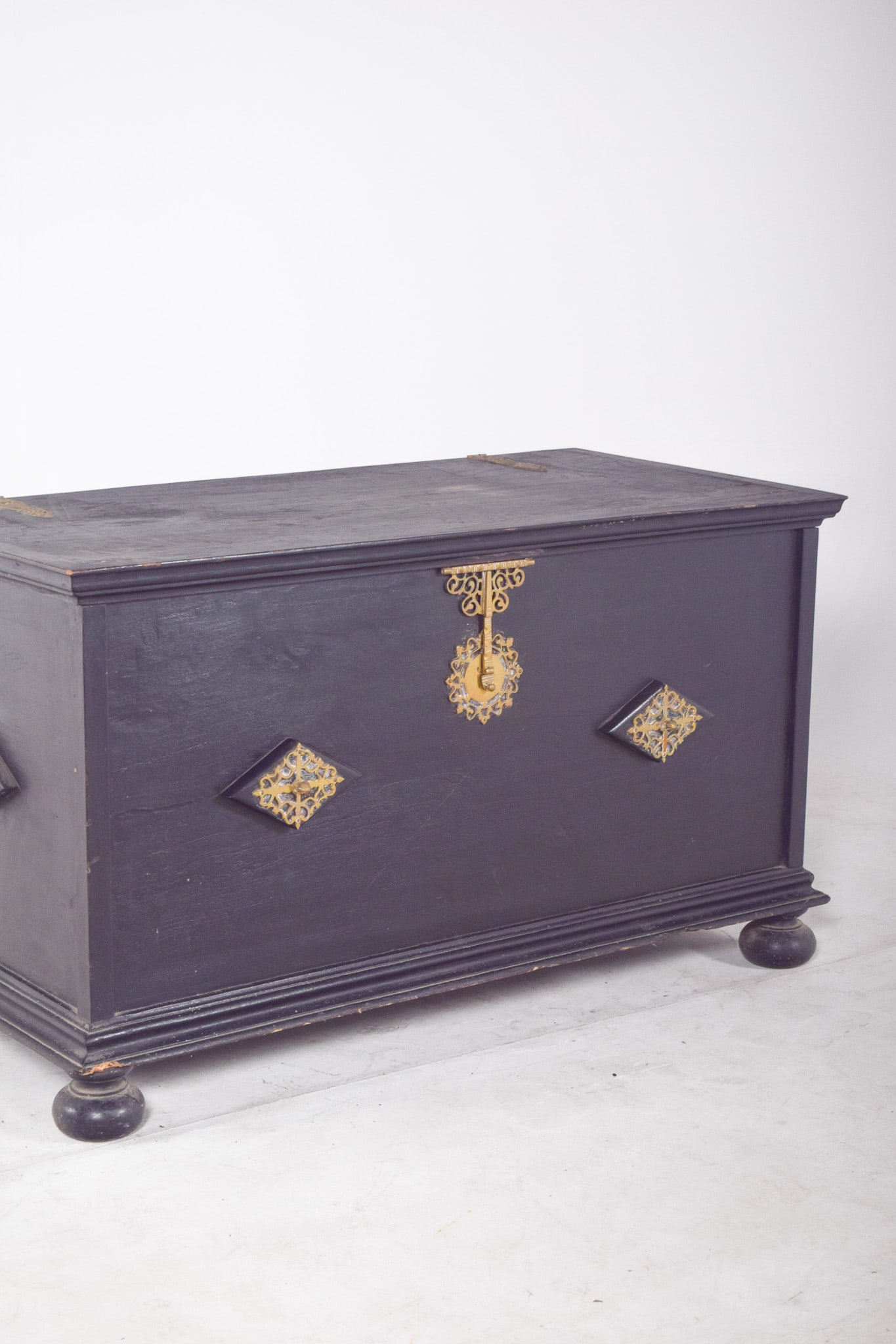 Antique Portuguese Chest with Tray, 1890s - 4