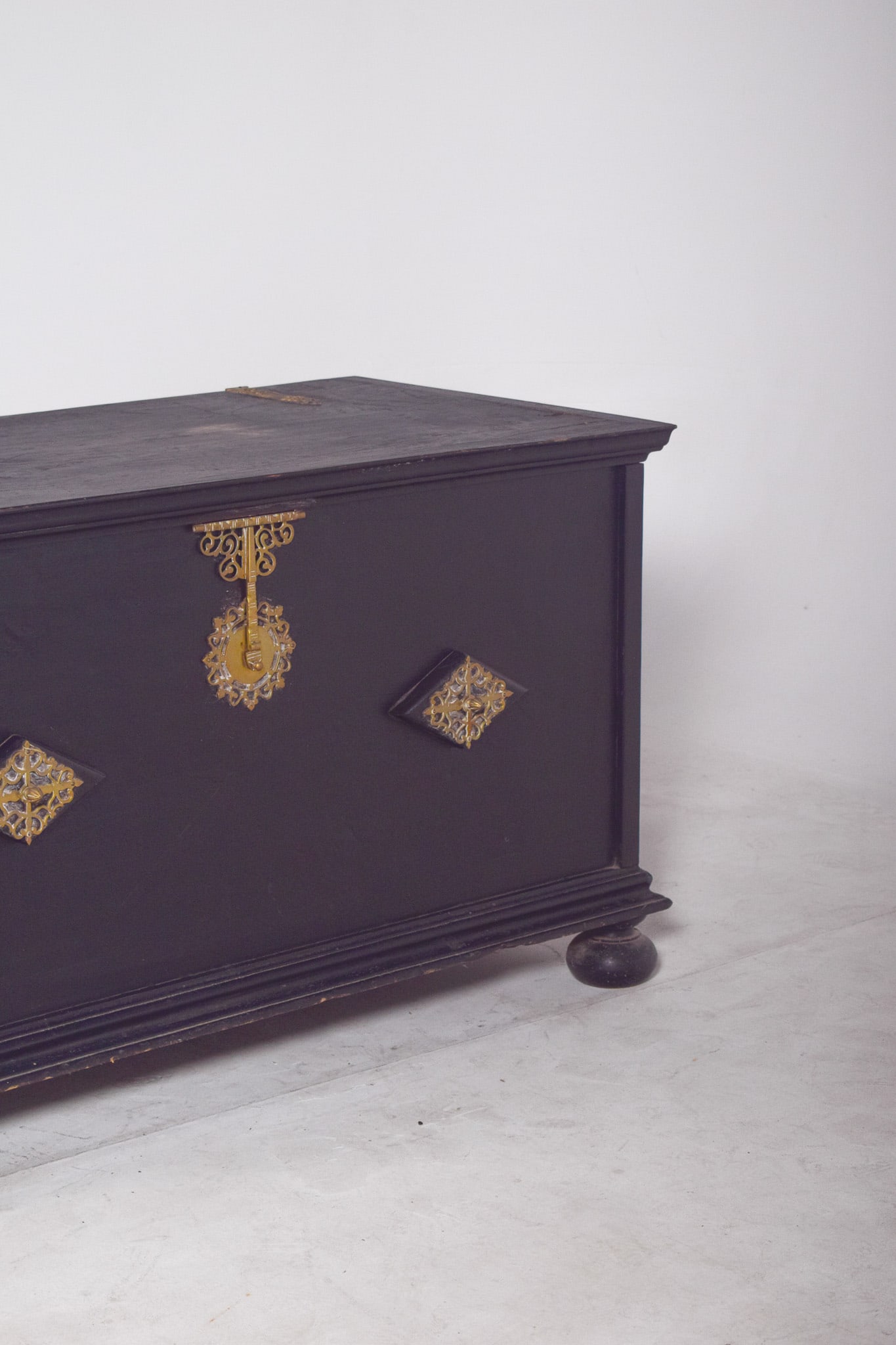 Antique Portuguese Chest with Tray, 1890s - 5