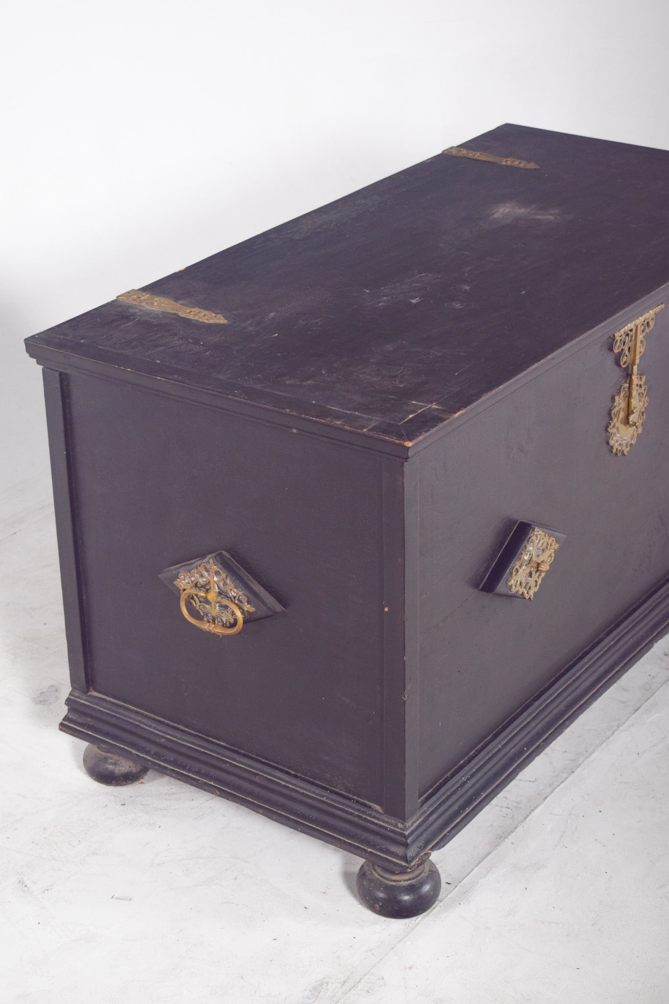 Antique Portuguese Chest with Tray, 1890s - 6
