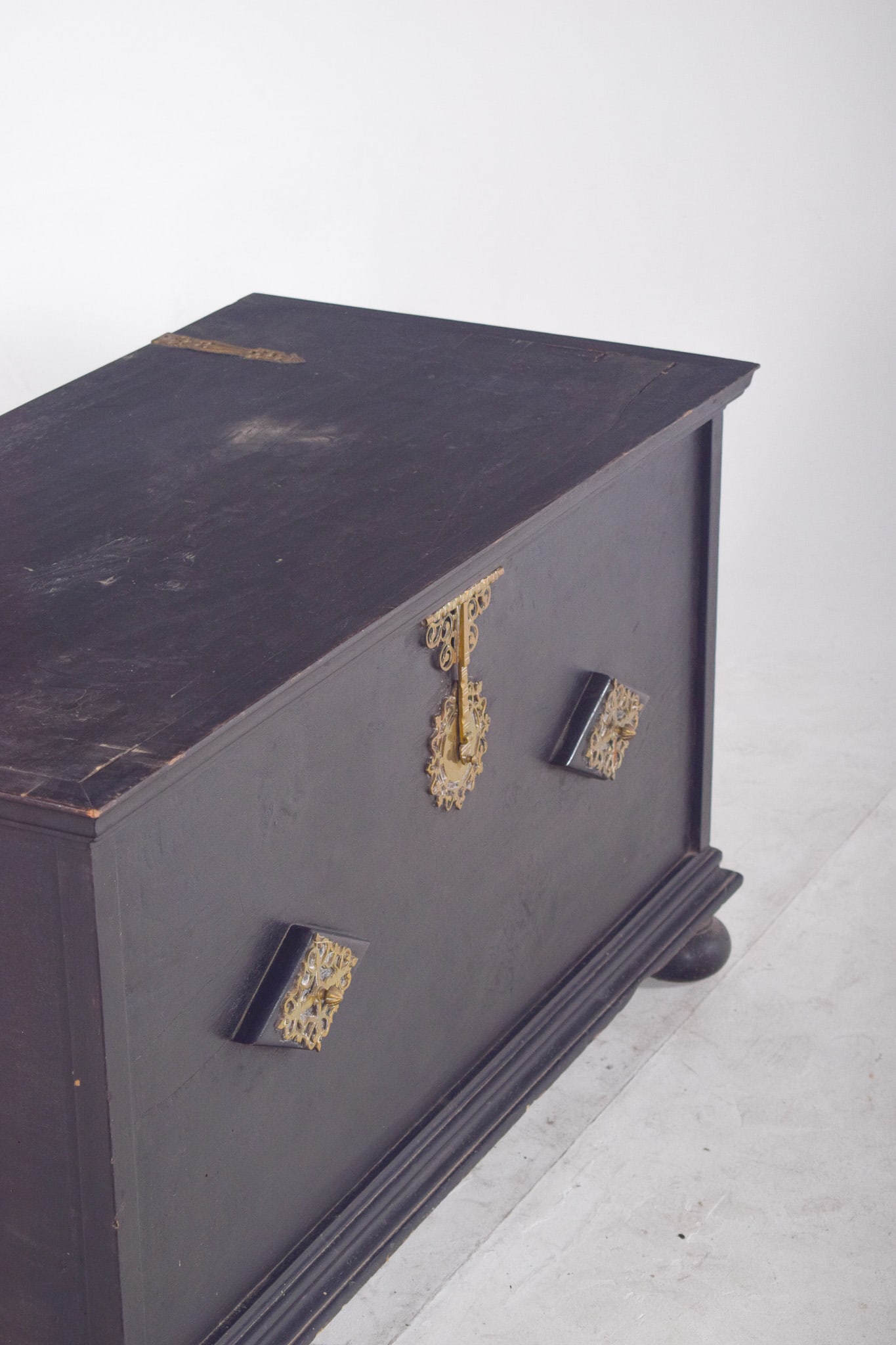 Antique Portuguese Chest with Tray, 1890s - 7
