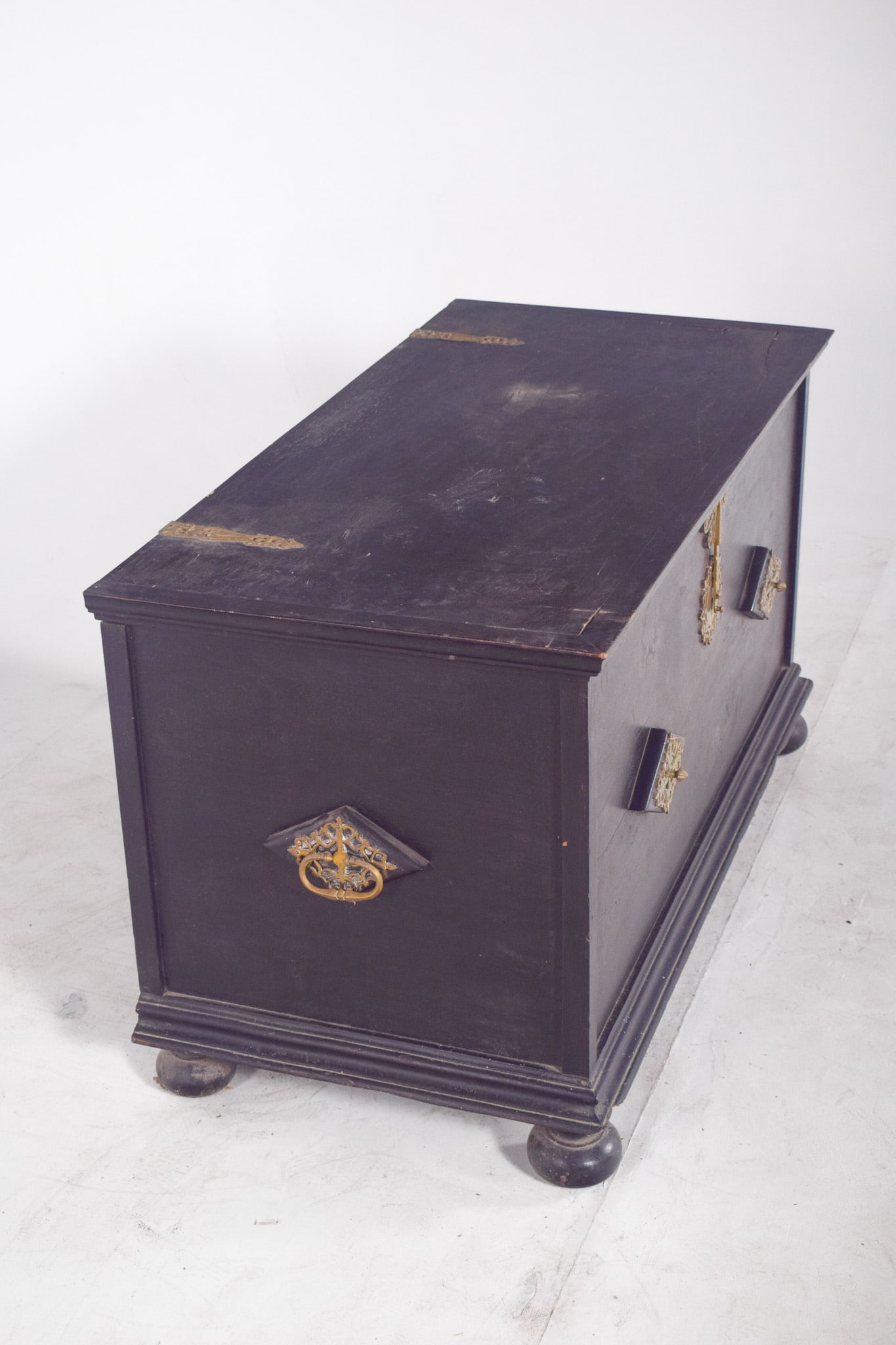 Antique Portuguese Chest with Tray, 1890s - 8