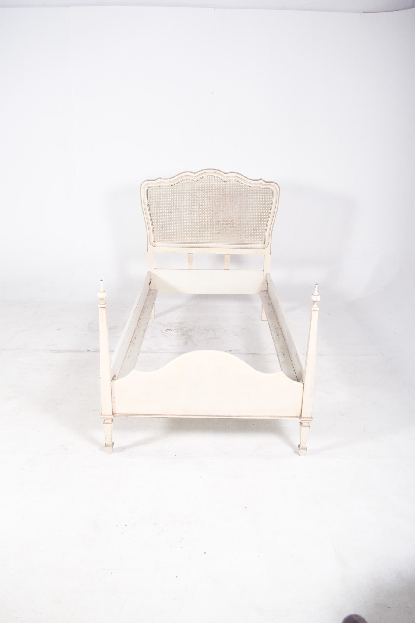 Vintage French White Painted Single Bed, 1920 - 3