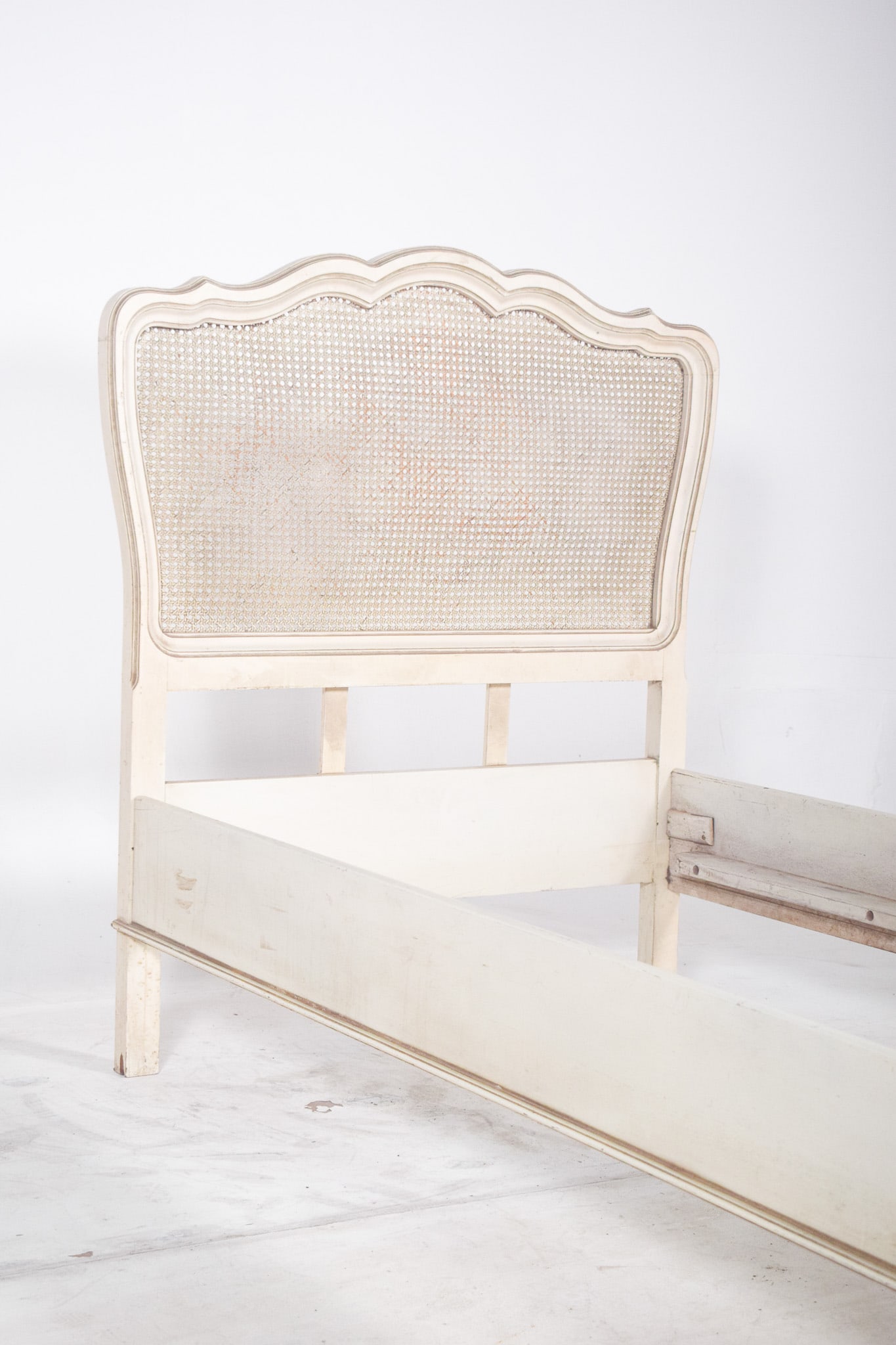 Vintage French White Painted Single Bed, 1920 - 4