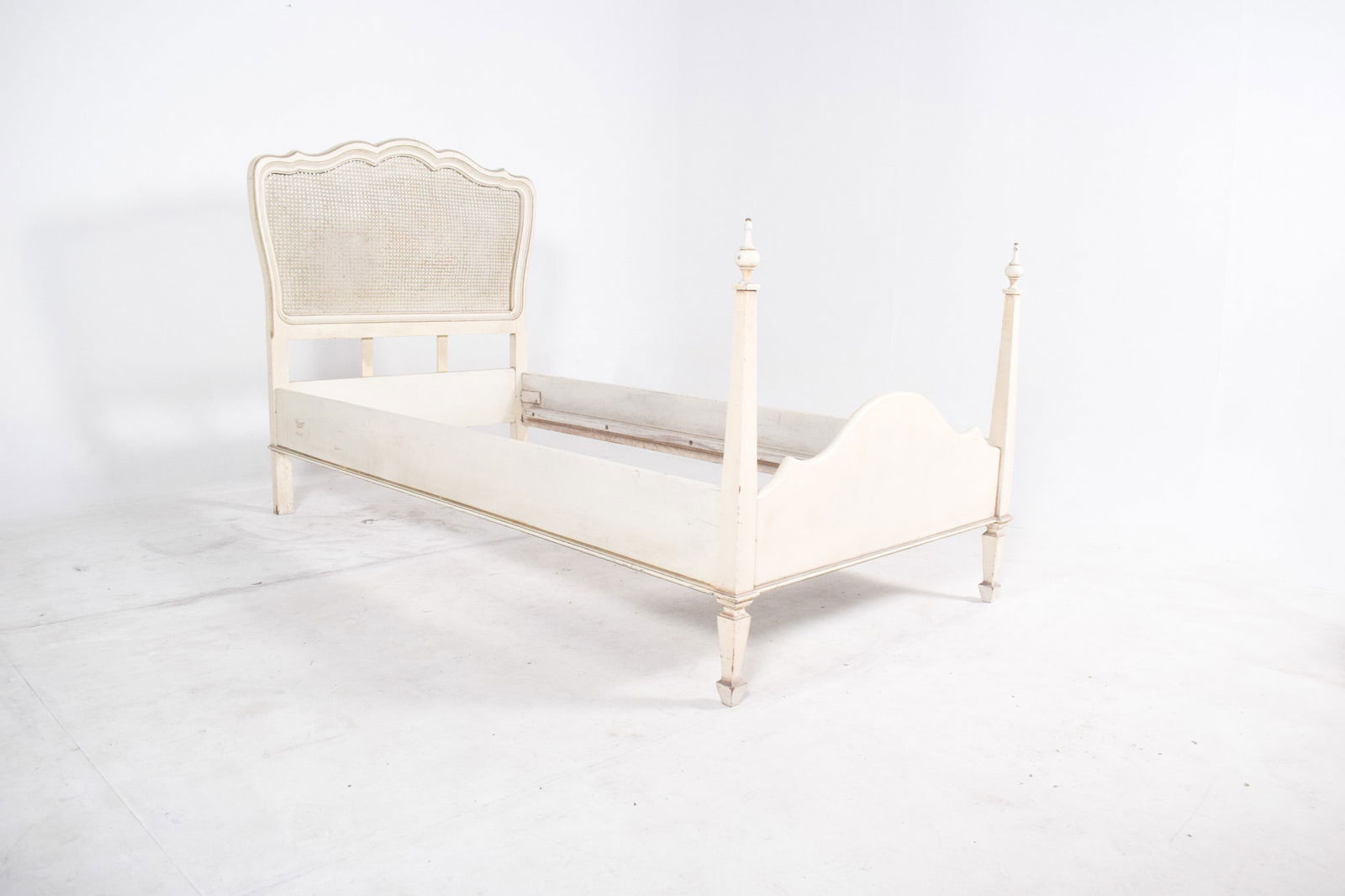 Vintage French White Painted Single Bed, 1920 - 5