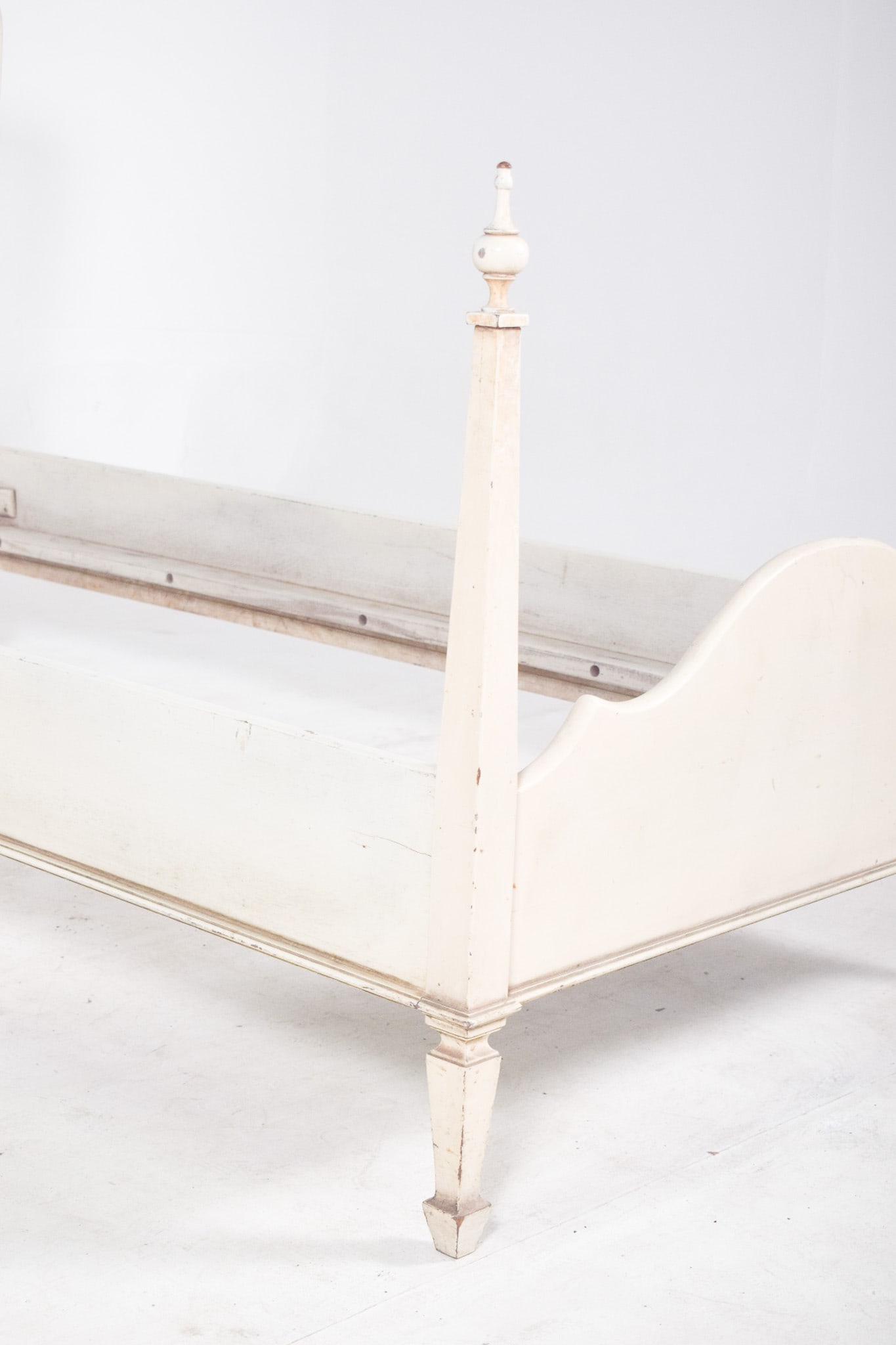 Vintage French White Painted Single Bed, 1920 - 6