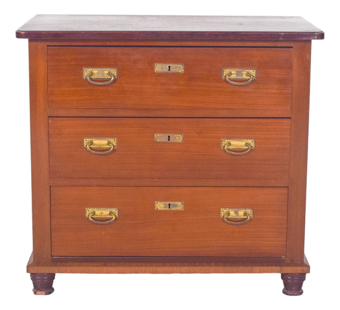 Vintage Portuguese Chest of Drawers with Crochet, 1920s: Chest of drawers with crochet. The body has a solid structure, finished in a natural colour with a slightly aged appearance, where the grain of the wood is evident. The sides are decorated with
