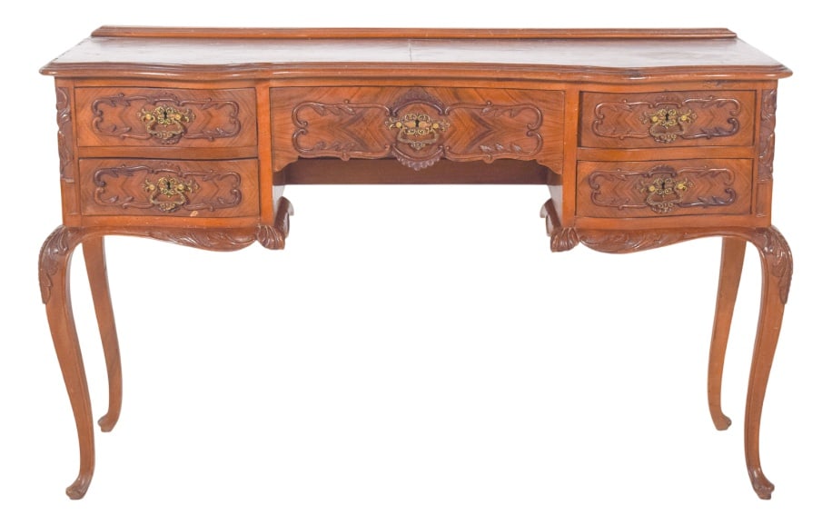 Vintage Dressing Table in Carved Wood, 1920s: Dressing table in carved wood with curved legs. The sinuous lines of the top accompany the front and sides of the piece of furniture, giving it visual lightness and beauty. Country of Manufacture: Por