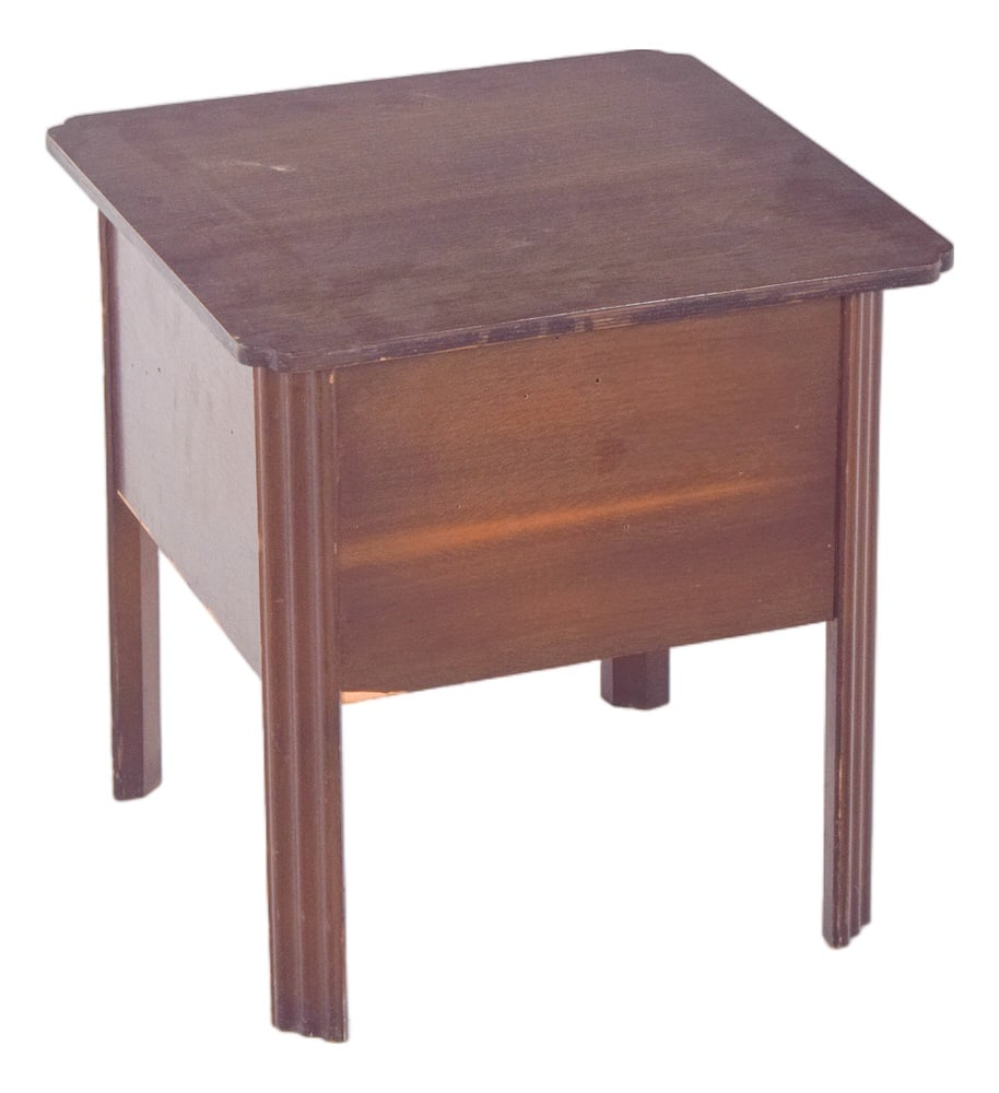 English Sewing Table in Wood, 1890s: Sewing table. Made of wood, it has a quadrangular structure with a hinged top that opens to reveal an interior lined with padded fabric in a bright yellow tone, detailed with a quilted finish and an
