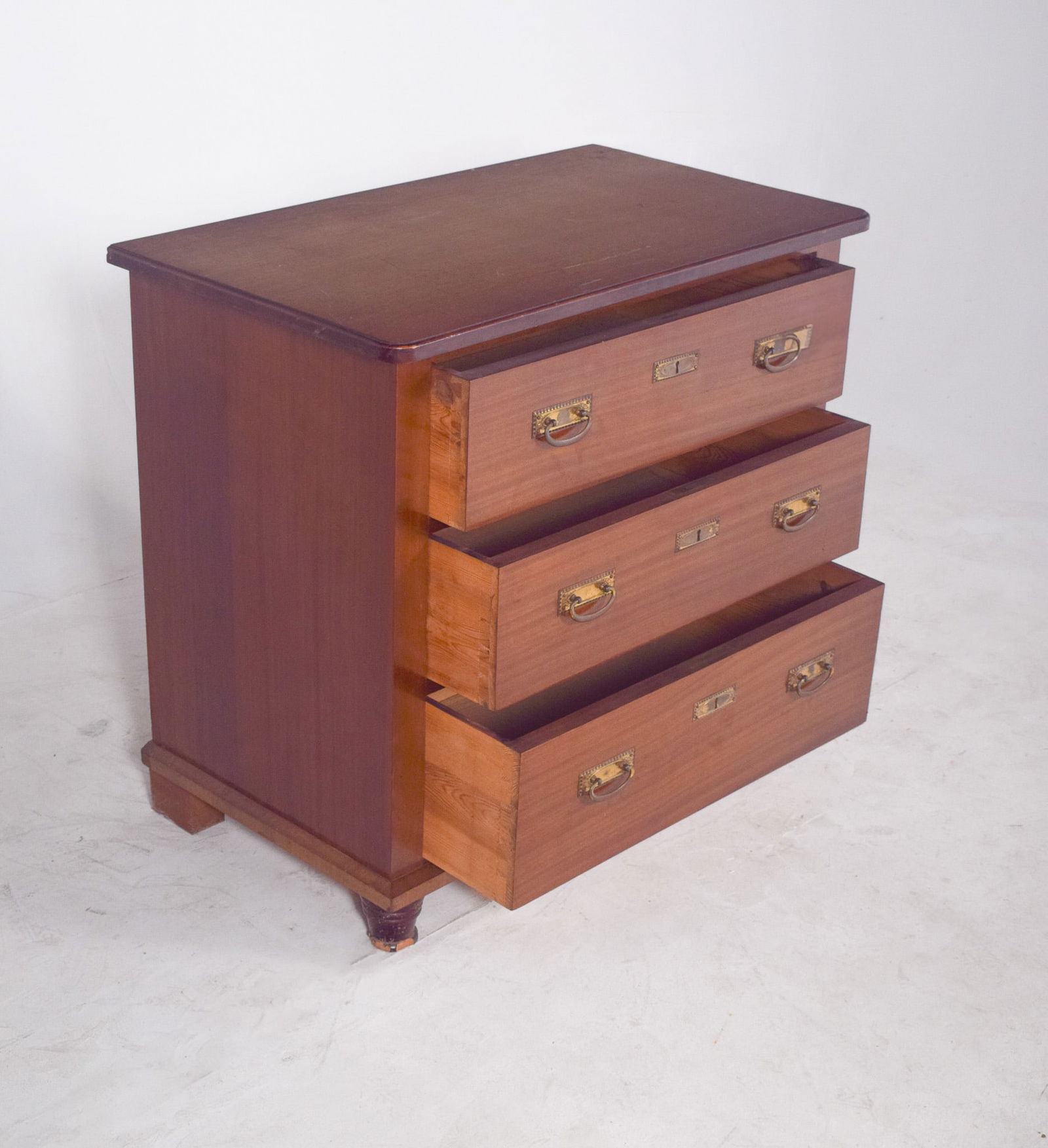 Small Antique Portuguese Chest of Drawers - 6