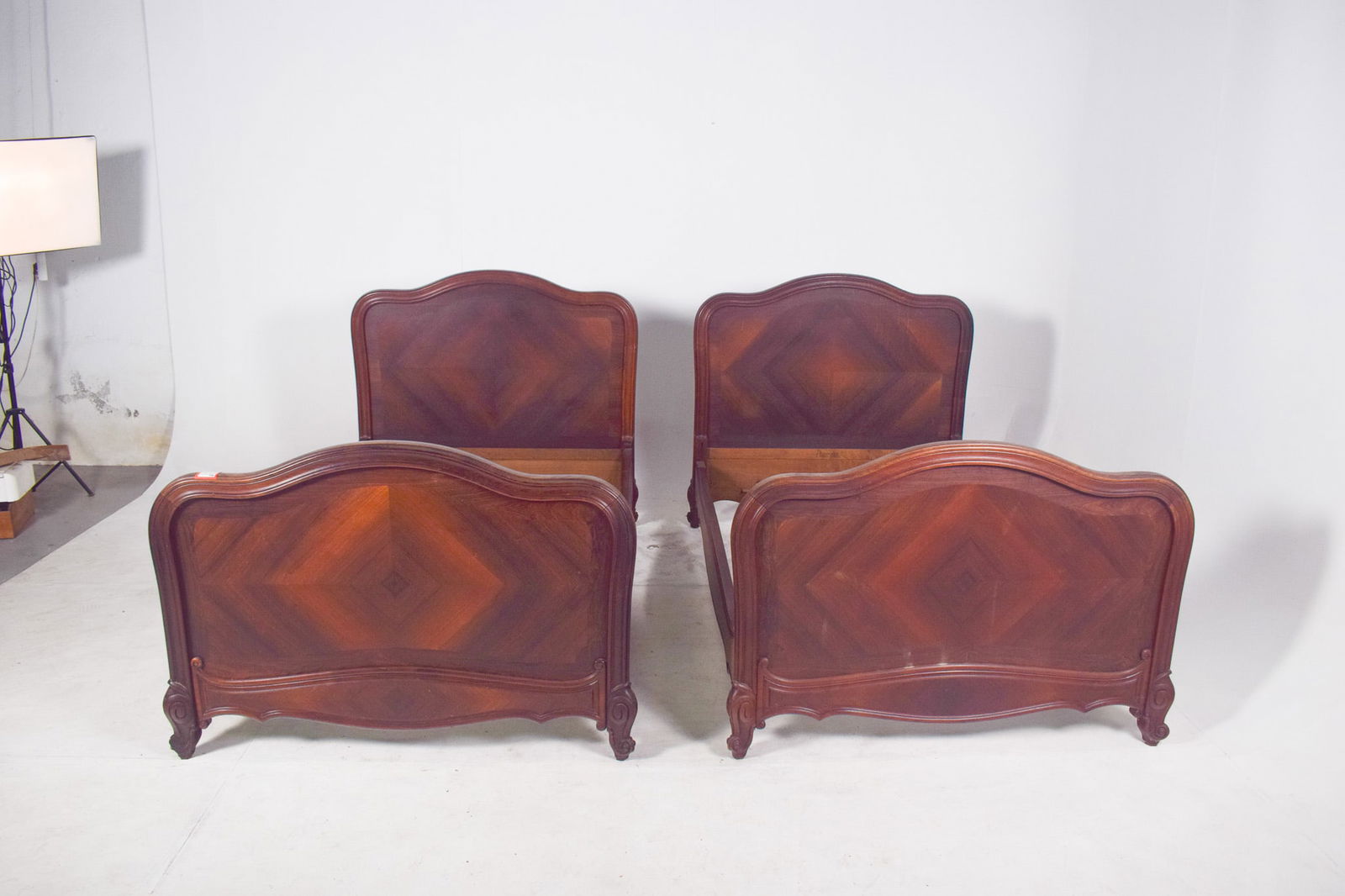 Louis XV Rosewood Veneered Single Beds, 1890, Set of 2: These two single beds are fine examples of French furniture in the Louis XV style, crafted from solid wood and beautifully veneered in rosewood. Their design reflects the elegance and sophistication