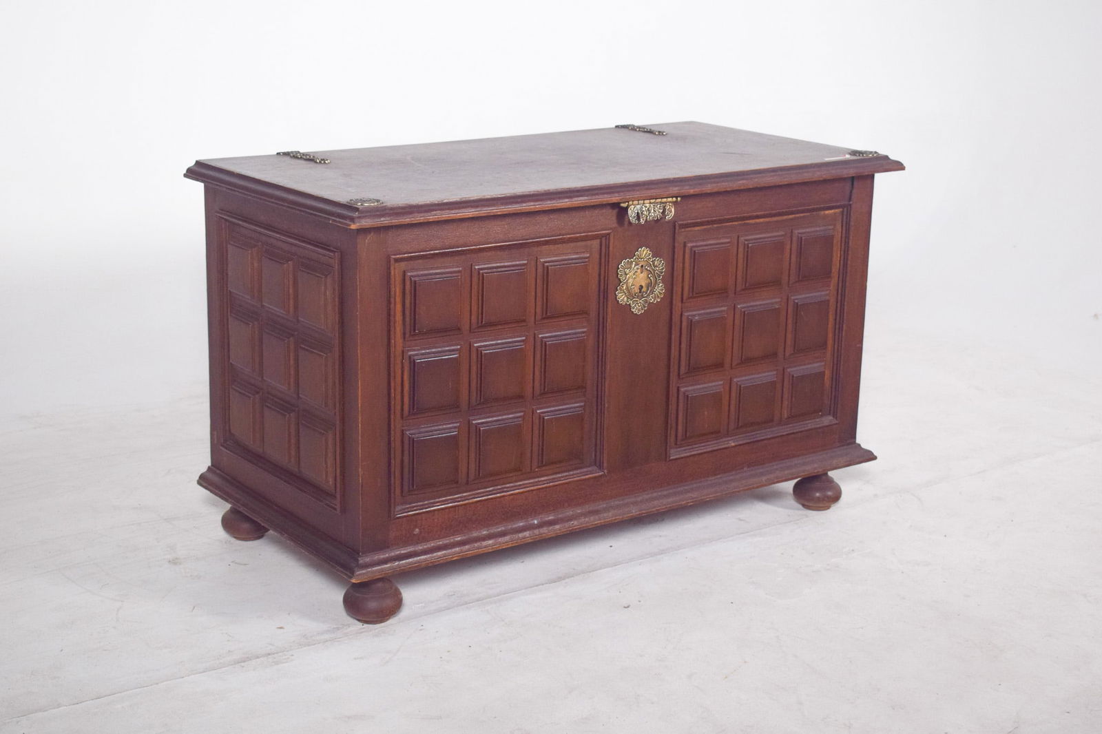 Vintage Portuguese Dark Wood Chest, 1920s - 2