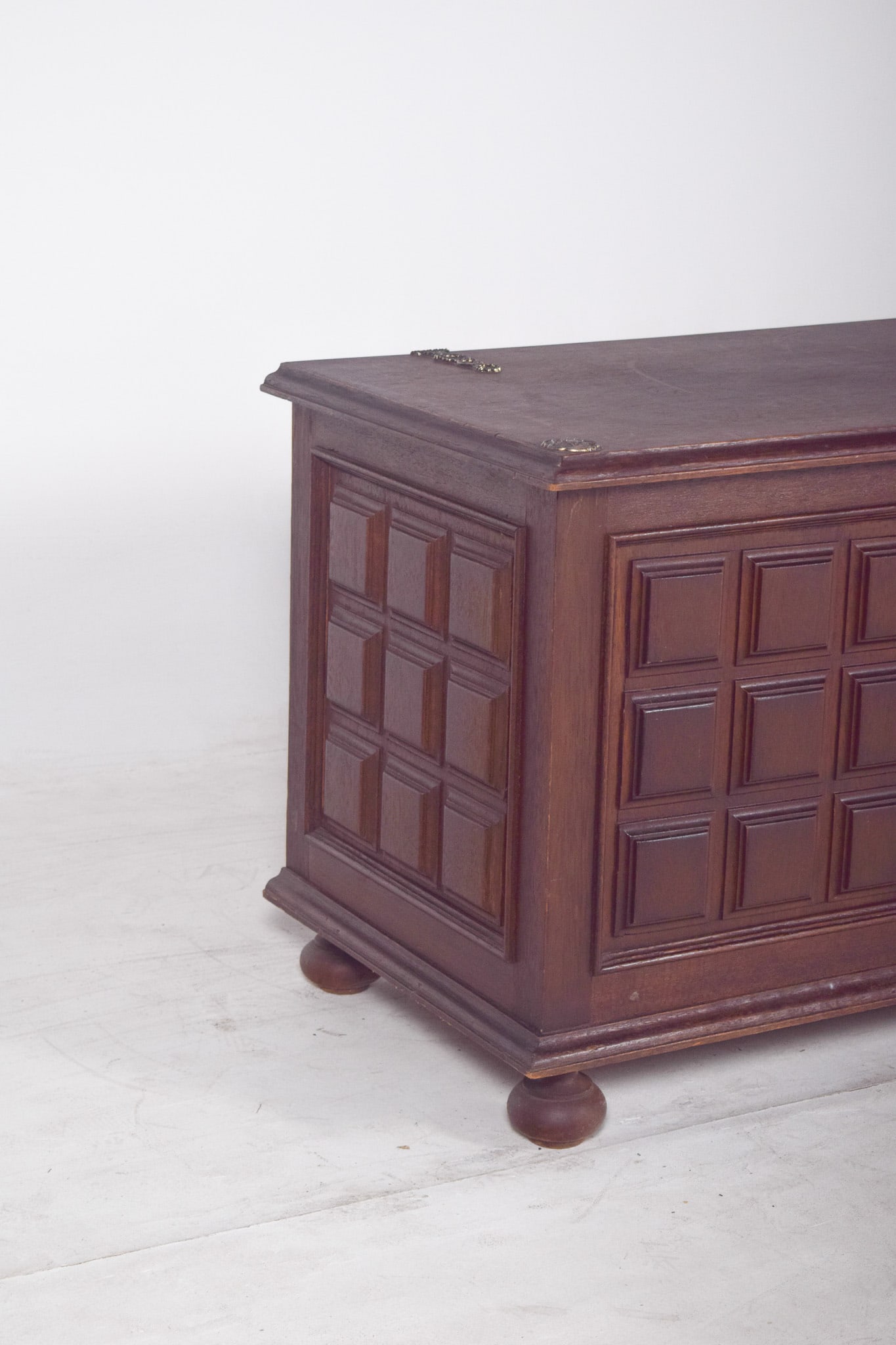 Vintage Portuguese Dark Wood Chest, 1920s - 3