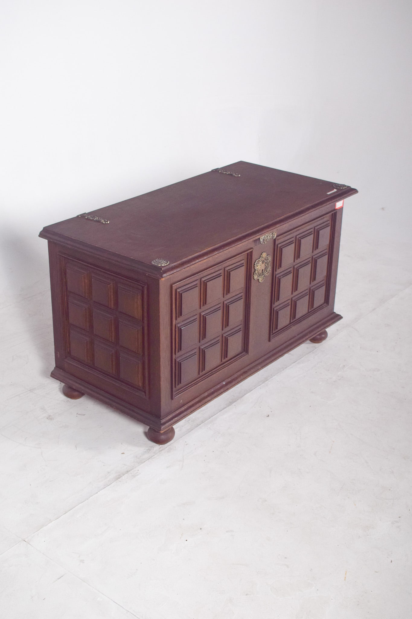 Vintage Portuguese Dark Wood Chest, 1920s - 5