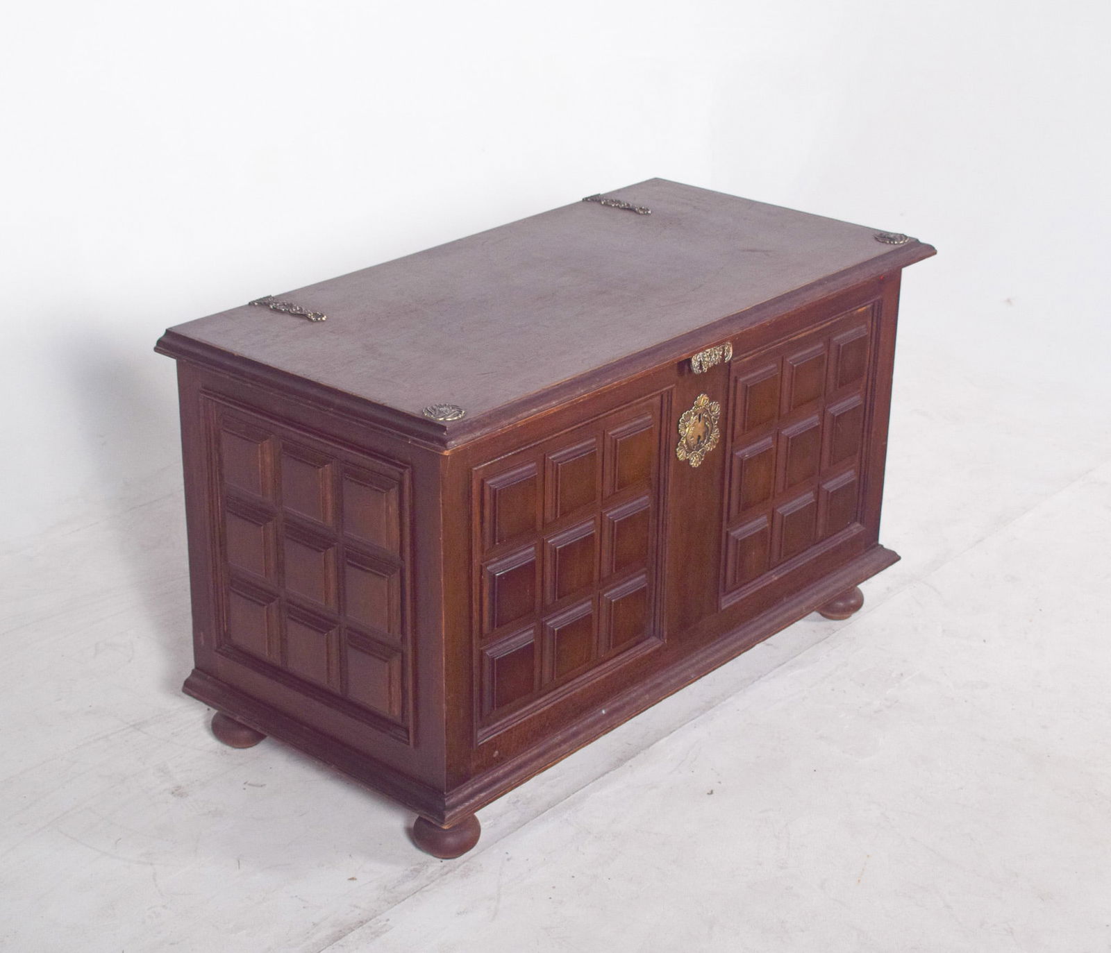 Vintage Portuguese Dark Wood Chest, 1920s - 9