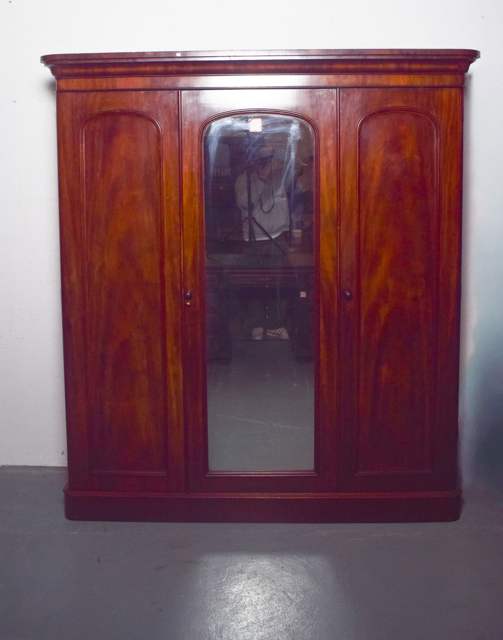 Antique English Three-Door Wardrobe with Mirror, 1910 - 2