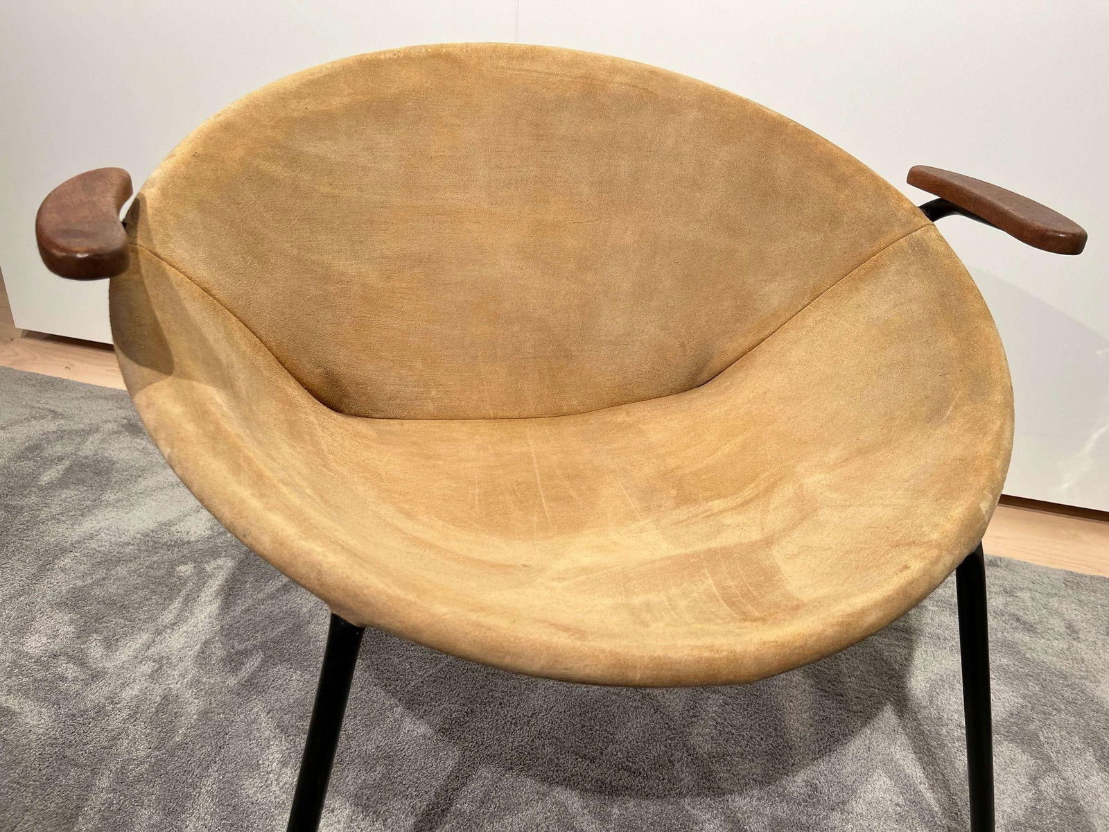 Set of Suede Balloon Chairs attributed to Hans Olsen - 14