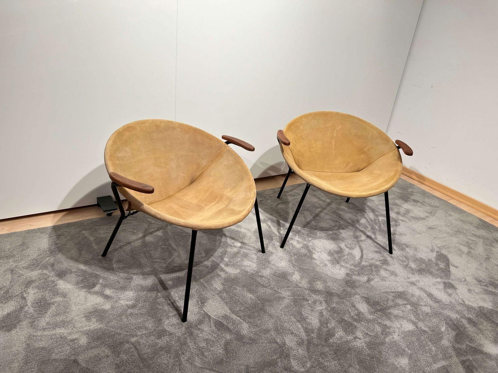 Set of Suede Balloon Chairs attributed to Hans Olsen - 2