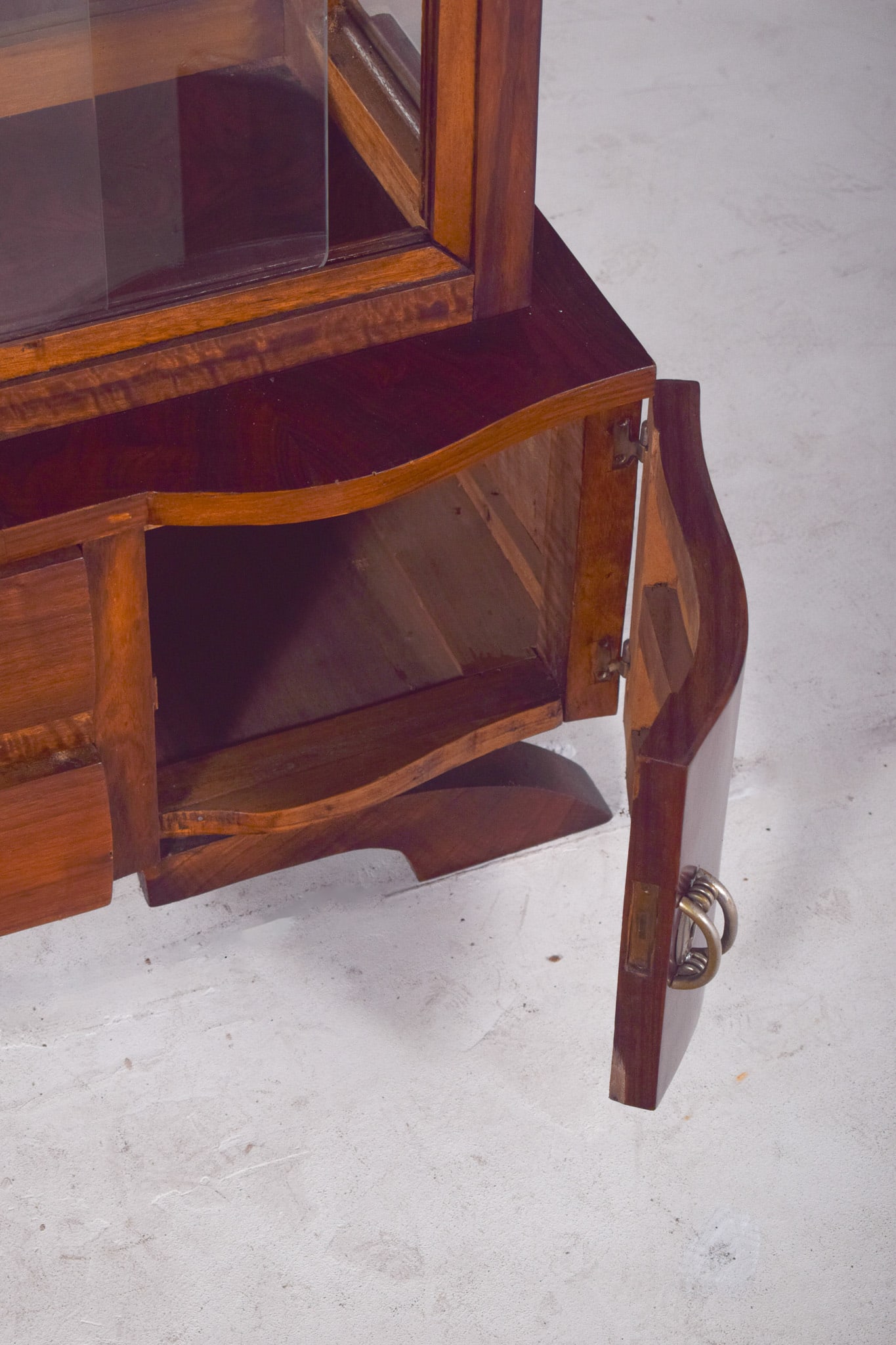 Art Deco Showcase in Walnut, 1930s - 8