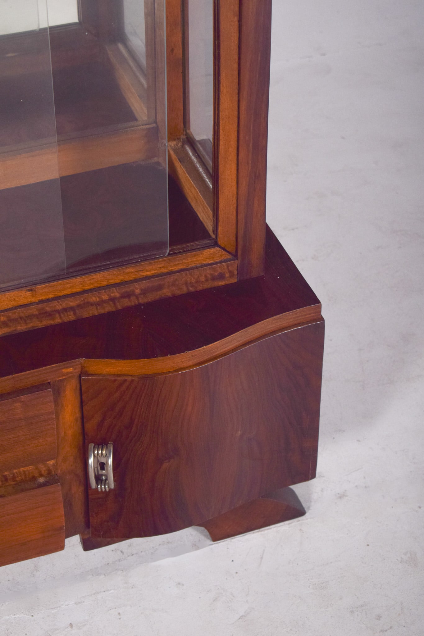 Art Deco Showcase in Walnut, 1930s - 9
